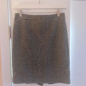 J.Crew wool pencil skirt in herringbone black & white sz 4